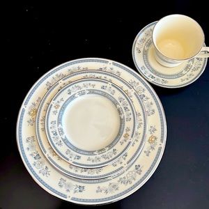 Penrose eight 5 piece place settings (40 pieces). Minton, Royal Dalton.